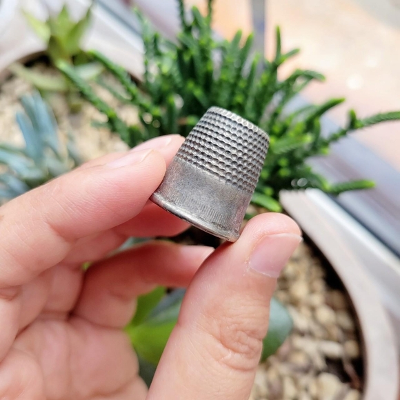 Vintage Silver Thimble - Picture 2 of 6